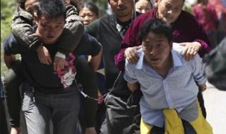 雅安地震感人图片 雅安地震感人图片